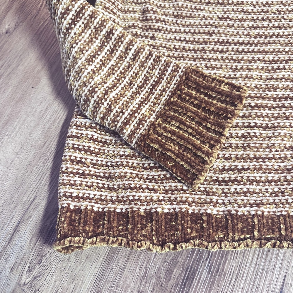 Hem & Thread Sweater - Picture 5 of 6
